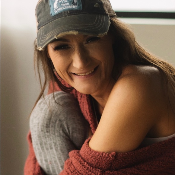 Meet your Posher, Cheri! - Picture 1 of 9